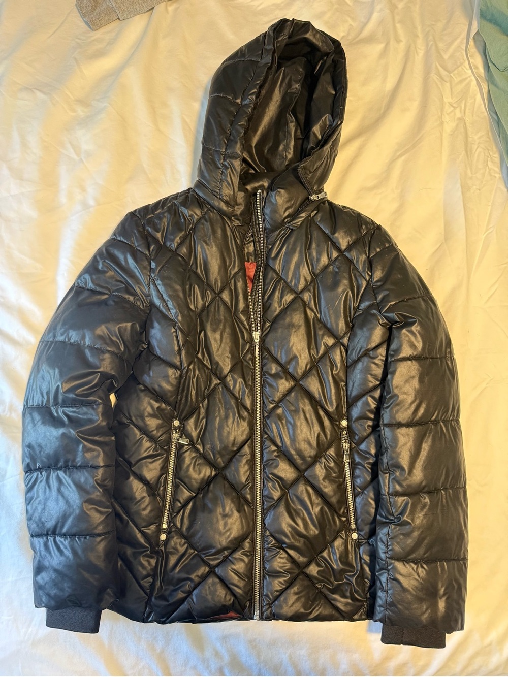 GUESS Quilted Hooded Puffer Jacket in Black - L